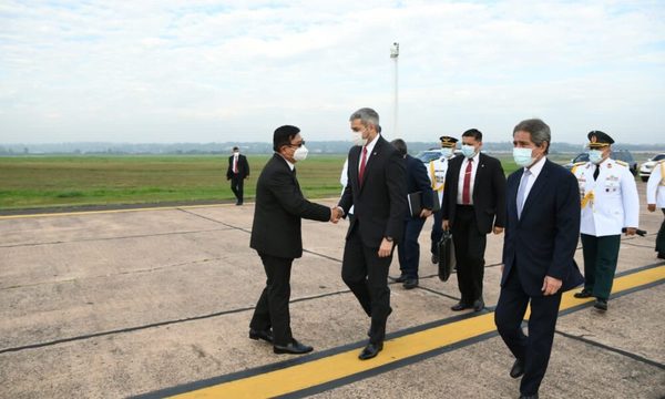 Mario Abdo Benítez viajó a Brasil para reunirse con Jair Bolsonaro