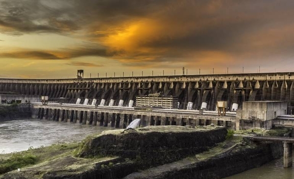 Diario HOY | A Paraguay le conviene mantener tarifa de Itaipú porque Brasil consume el 80 %, explican