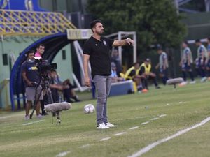 Cardona confía en los juveniles y también en Cáceres - Olimpia - ABC Color