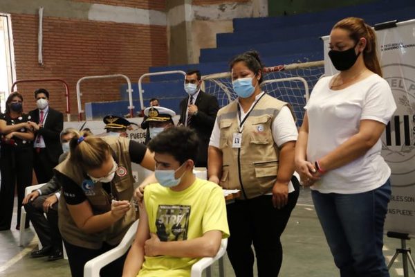 Más de 16.000 dosis aplicadas en dos días de la campaña “Me vacuno en el aula” - El Trueno