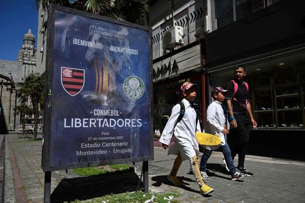 Hinchas brasileños comienzan a copar Montevideo - Fútbol Internacional - ABC Color