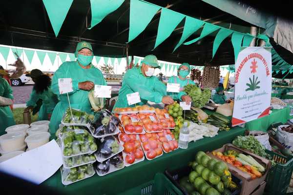 Feria de la Agricultura Familiar Campesina «Añua» este viernes en Plaza de los Héroes de Pilar - .::Agencia IP::.