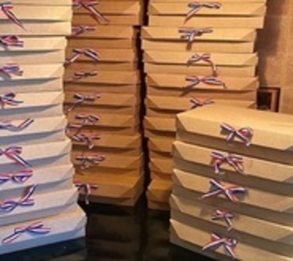 Estudiante paraguayo vende empanadas y chipa guazú en Rusia - Paraguay.com