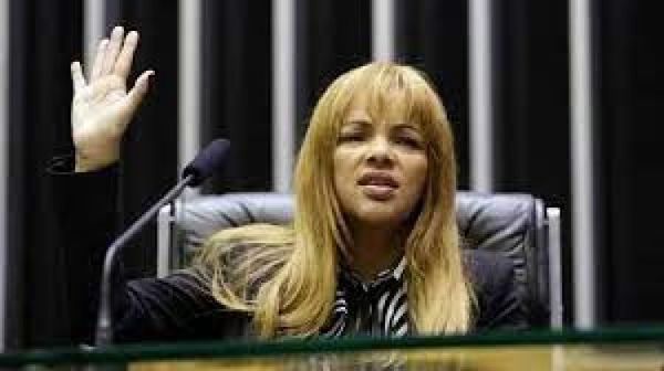 Condenan en Brasil a dos hijos de exdiputada acusada de asesinar a su marido