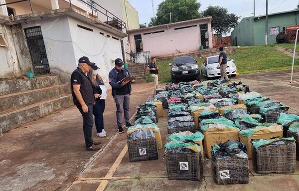 Canindeyú: hallan casi 2.500 kilos de marihuana en camión abandonado