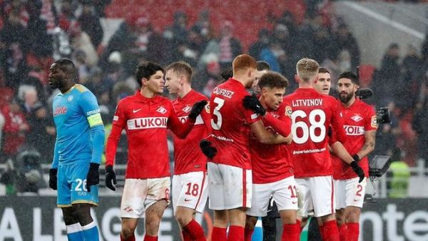 El Napoli se estrella y complica su clasificación