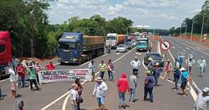 La Nación / Cañicultores cierran una vez más la Ruta PY 02