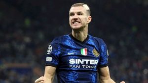 Inter gana a Shakhtar Donetsk con doblete de Edin Dzeko
