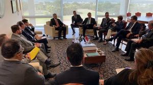 Abdo y Bolsonaro abordan obras de conectividad, proyectos comerciales y cooperación contra crimen organizado