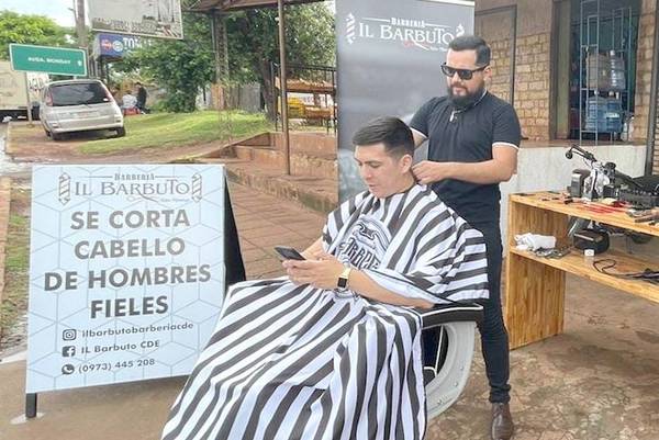 Crónica / BARBERO DE LOS FIELES. “Guardamos los secretos de muchos clientes”