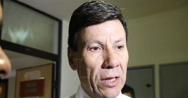 La Nación / Presión a funcionarios: Diputado acusa a colega