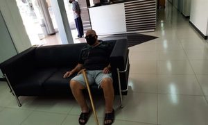 Jubilado deambula por atención en la Fundación Tesãi