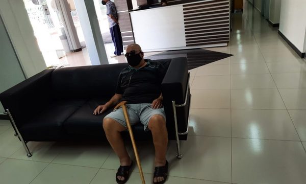 Jubilado deambula por atención en la Fundación Tesãi