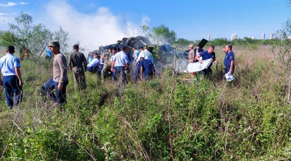 Tres muertos tras caída de helicóptero de entrenamiento de la Fuerza Aérea Paraguaya