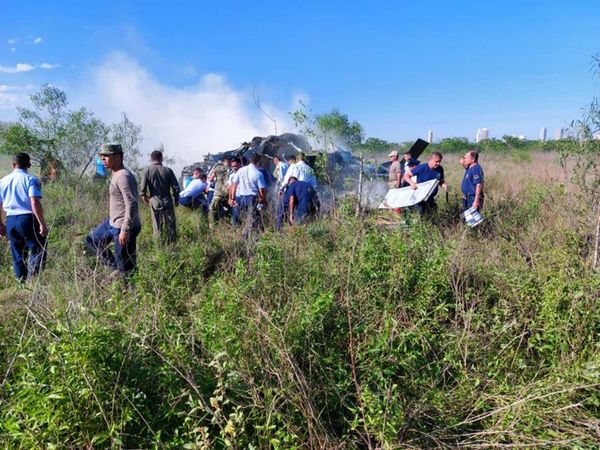 Tres fallecidos tras la caída de un helicóptero de entrenamiento de la Fuerza Aérea Paraguaya