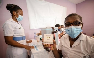 Diario HOY | Sólo el 27 % de los sanitarios están vacunados contra la covid en África