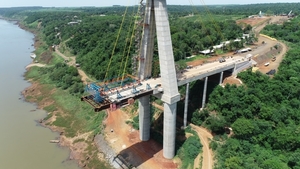Puente de la Integración: ya fueron lanzadas ocho dovelas en ambas márgenes del Paraná - .::Agencia IP::.