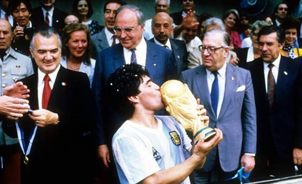 Diario HOY | La FIFA recuerda al "icono del juego"