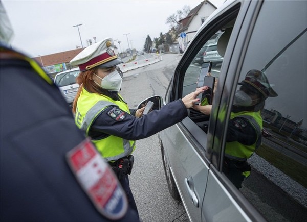 Francia impulsa vacunación de refuerzo, pero descarta un nuevo confinamiento - .::Agencia IP::.