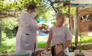 USF Santa Ana, realiza vacunación casa por casa