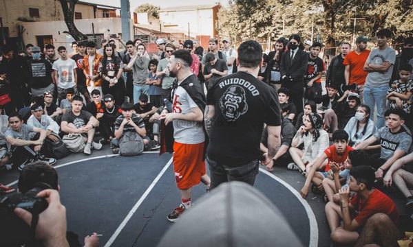 Música en vivo y batalla de gallos en La Chacha