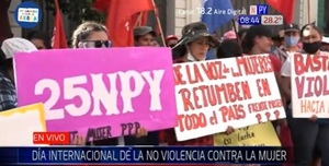 Mujeres marchan por el #25NPY exigiendo atención en casos de violencia
