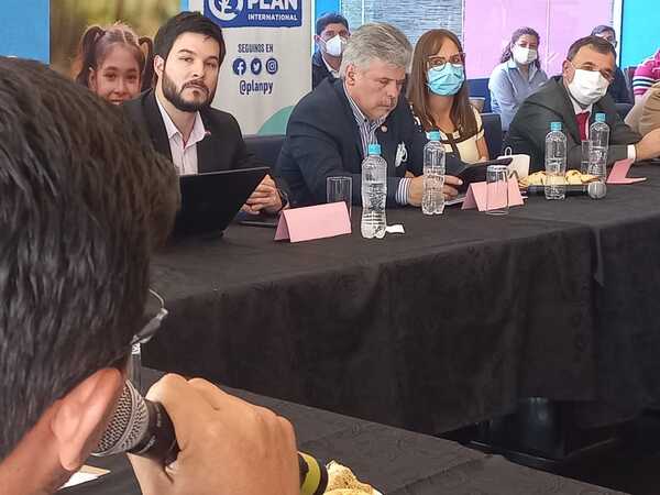 Ministro Arnaldo Giuzzio participó de coordinación de políticas de protección y promoción de derechos de la niñez y la adolescencia, en Caaguazú
