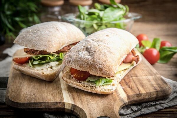 Aprenda a hacer pan ciabatta, el preferido para armar los sándwiches más espectaculares - Gastronomía - ABC Color