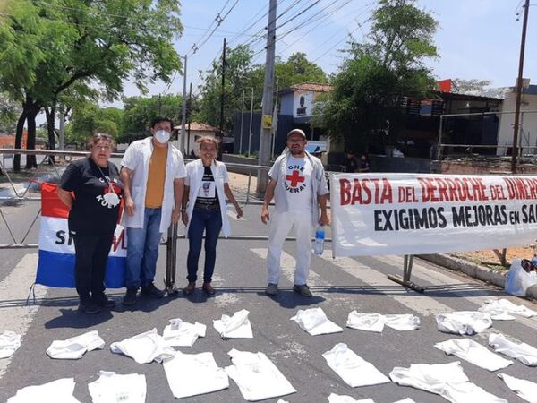 “A los médicos solamente en el pico de la pandemia nos usan y después nos borran”