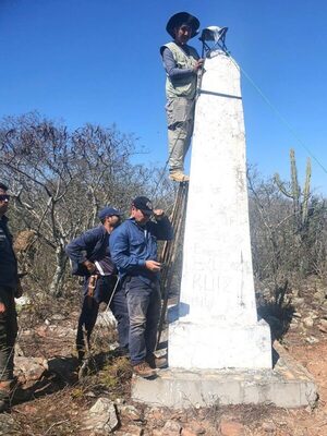 Importantes avances en colocación y mantenimiento de hitos en la frontera con Bolivia y Brasil - ADN Digital