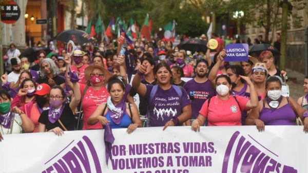 Por sus vidas, mujeres marcharon por microcentro de Asunción