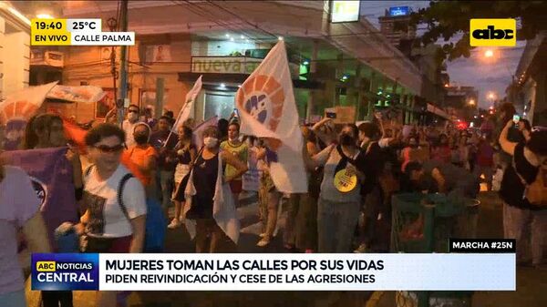 #25NPY: Multitud de mujeres marchan en el microcentro de Asunción - ABC Noticias - ABC Color