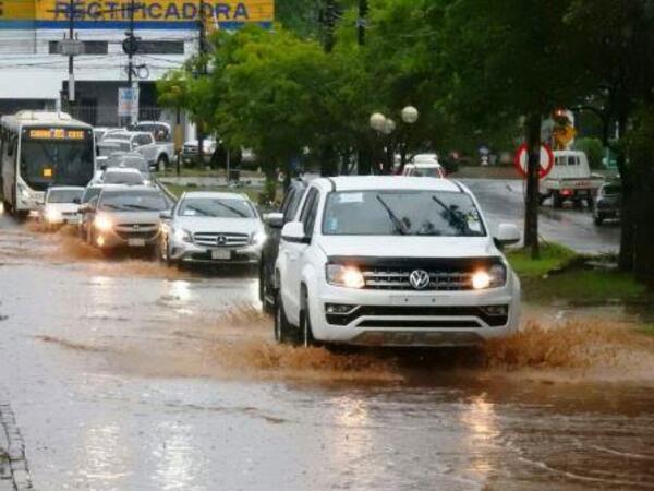 Raudales dificultan el tránsito en CDE