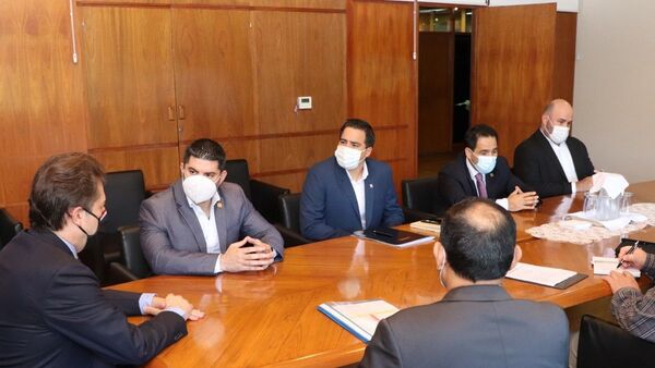 Nenecho moviliza a  equipo técnico  para defender  gasolinera de Cartes