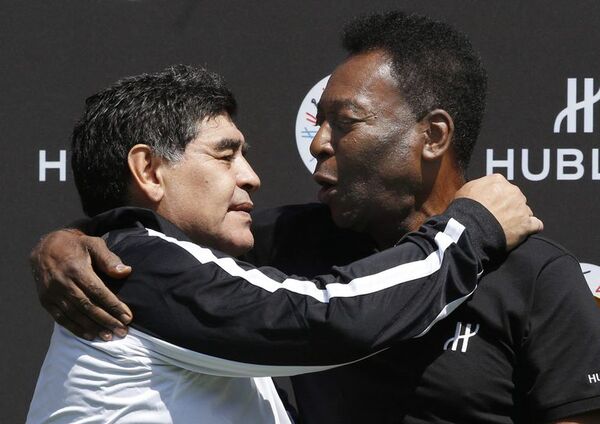 Pelé se acordó de Maradona a un año de su muerte - Fútbol - ABC Color