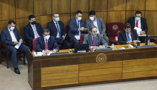 Los diputados tendrán el doble de gasoil que patrulleras de la Policía - Noticiero Paraguay