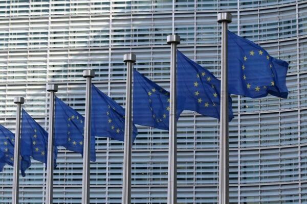 Unión Europea acuerda regulación de los gigantes digitales
