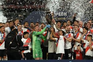 Con dos paraguayos, River es campeón en Argentina