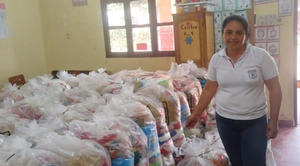 Entregan kits de alimentos a niños del distrito de Caazapá - Noticiero Paraguay
