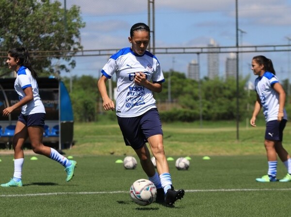 La Albirroja Femenina intensifica los entrenamientos - APF