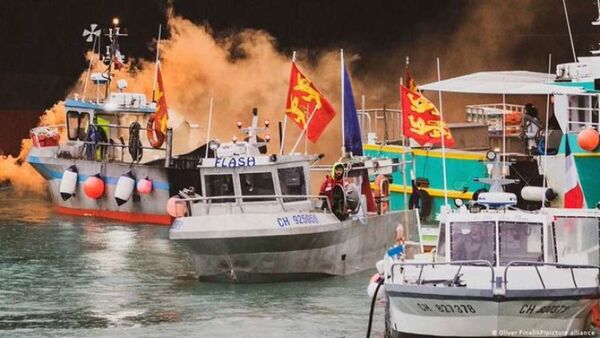 Pescadores franceses intensifican protesta contra Reino Unido