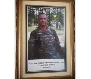 A siete años de la muerte del capitán Piñánez: 'La fiscal general del Estado privatiza sus acciones', repudia familia