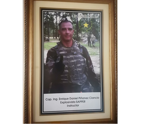 A siete años de la muerte del capitán Piñánez: 'La fiscal general del Estado privatiza sus acciones', repudia familia