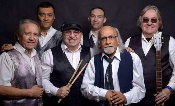 Diario HOY | Homenaje a The Beatles en Plaza de la Democracia