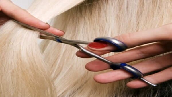 Denunció a peluquera porque no le gustó su tinte