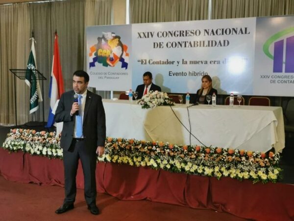 Ministro de Hacienda aseguró que las perspectivas económicas de Paraguay para el 2022 son positivas y factibles - El Trueno