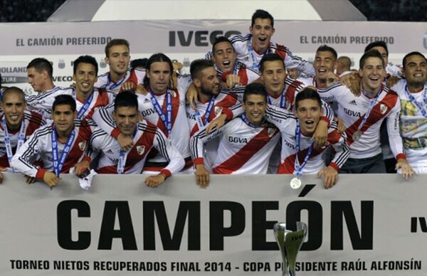 ¿Quién fue el último paraguayo campeón de liga con River Plate?