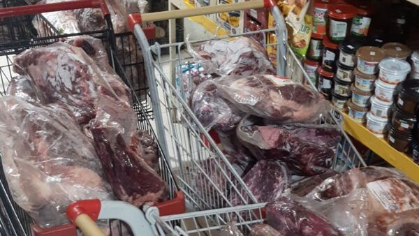 Policía incauta carnes de contrabando de comercios