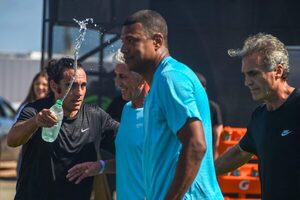 Estrellas del pasado se divirtieron jugando al fútbol en Montevideo - El Independiente