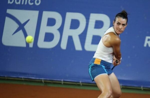 Vero Cepede avanza a semis tras superar a la local Carolina Alves